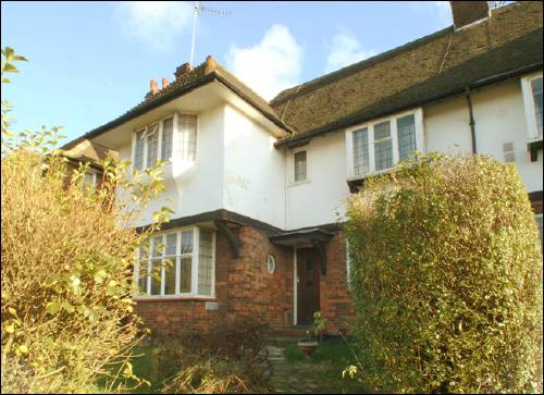 010 Ossulton Way
